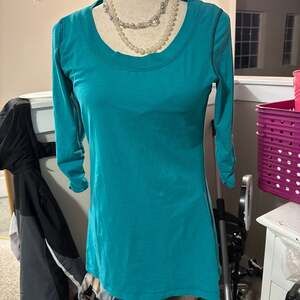 Athleta Teal Scoop Neck 3/4 Ruched Sleeve Tunic Top